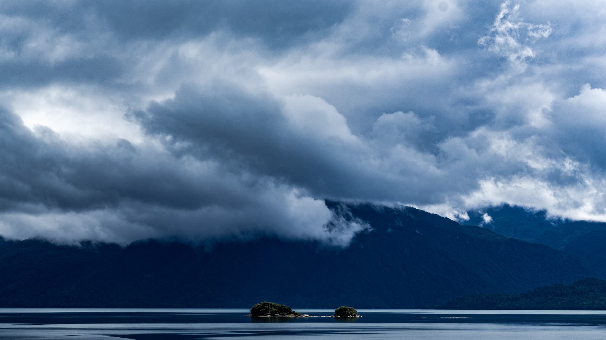 Fiordos - Fotografía artística de montañas por Cristian Letelier (Yiasau)