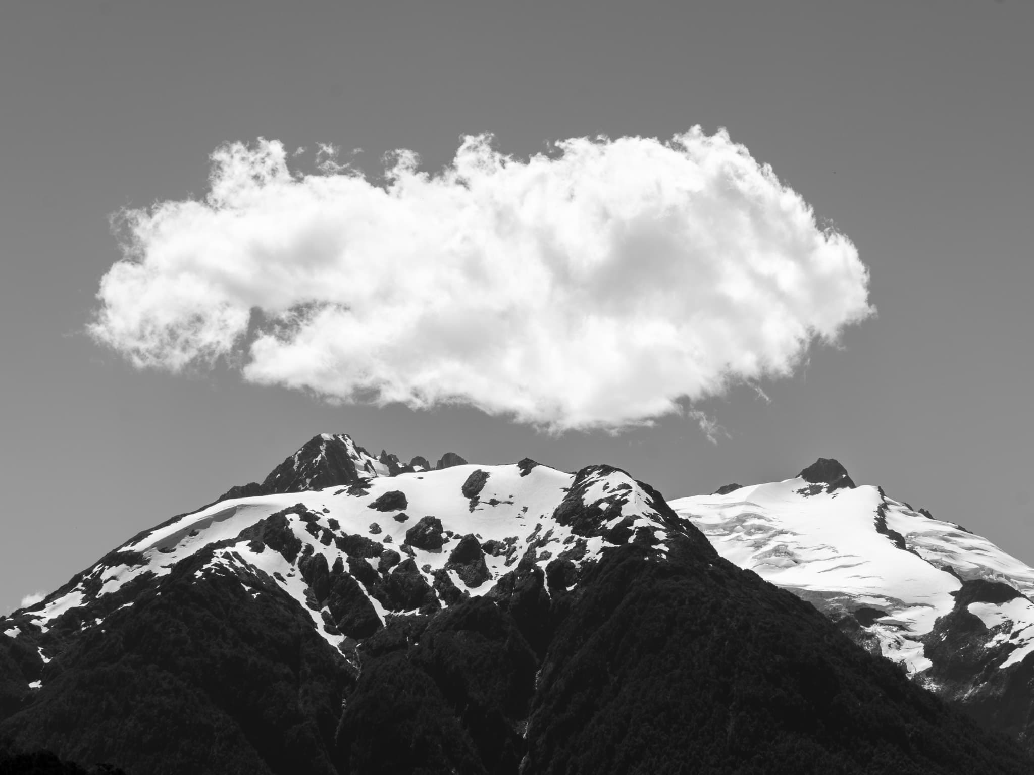 Suspendida - Fotografía artística de montañas por Cristian Letelier (Yiasau)